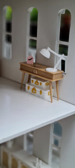 Lade das Bild in den Galerie-Viewer, Pink Dollhouse Clock
