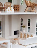 Afbeelding in Gallery-weergave laden, Fairytale Dollhouse Castle - powder pink
